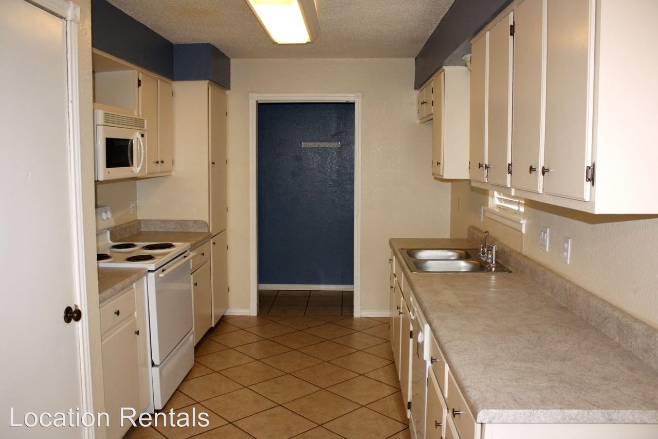 2725 94th St - Photo 3 of 9