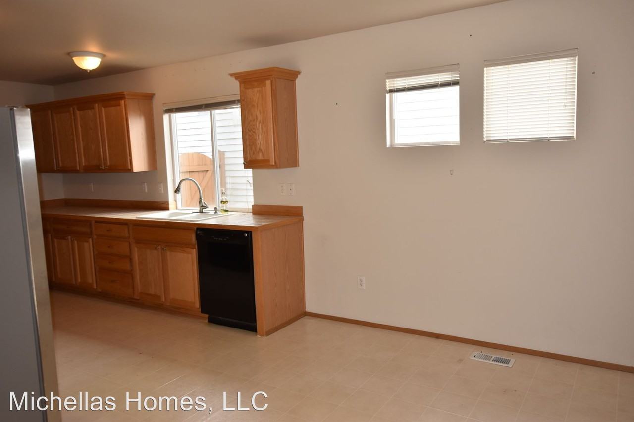 7520 Cottonwood Dr SE - Photo 3 of 16