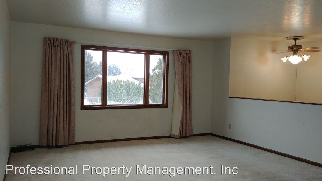 13345 Green Tree Ct - Photo 2 of 15