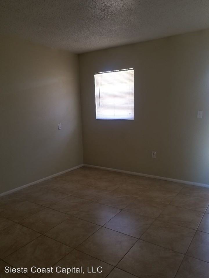 5825 High St - Photo 3 of 7