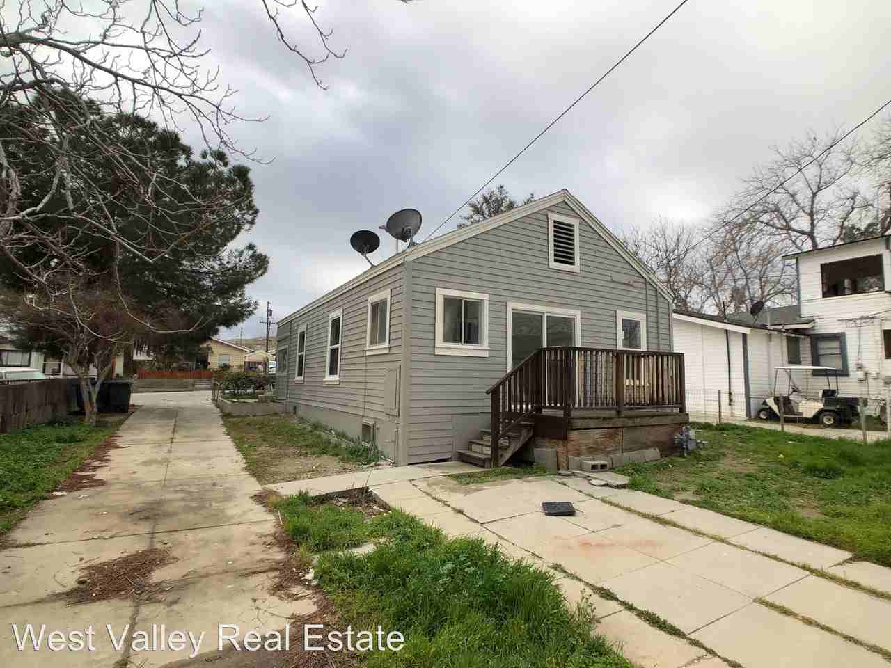 416 D St - Photo 2 of 10