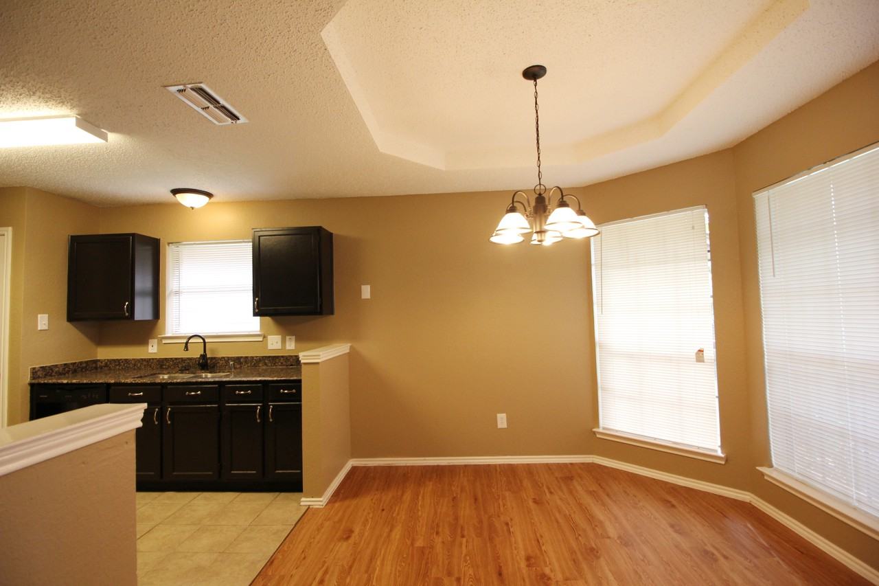 2622 Hartford Lane - Photo 2 of 7