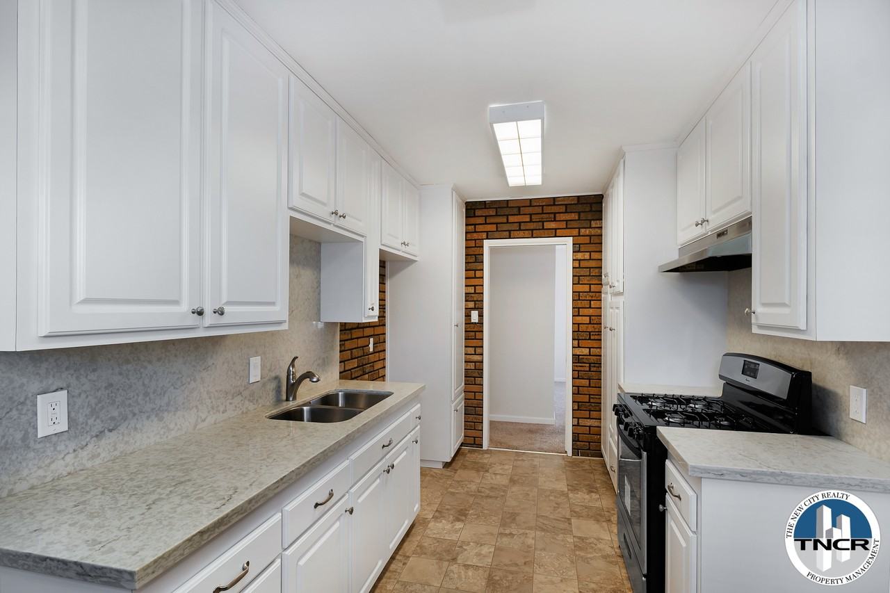 12348 Centralia St - Photo 2 of 8