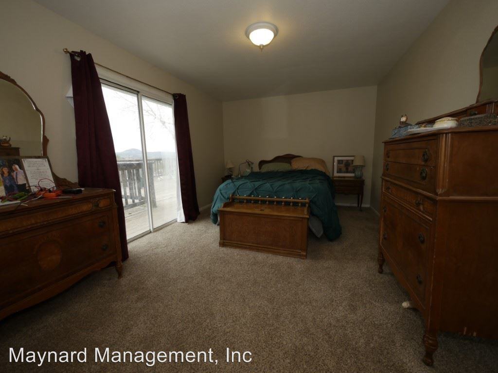 272 Toyanza Ct - Photo 3 of 4