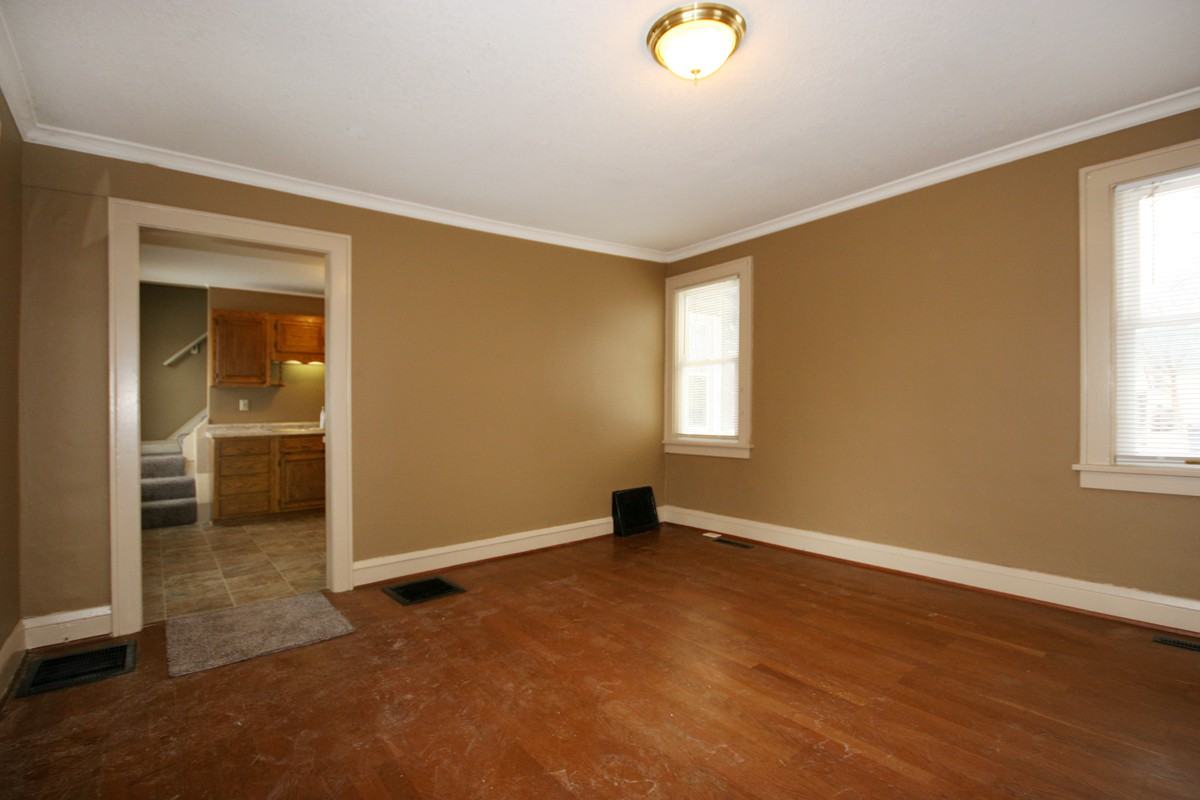 3325 Upton Ave N - Photo 3 of 8