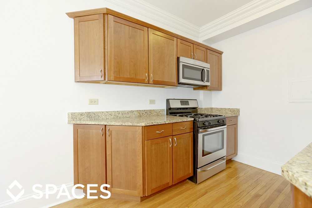 401 West Fullerton Avenue