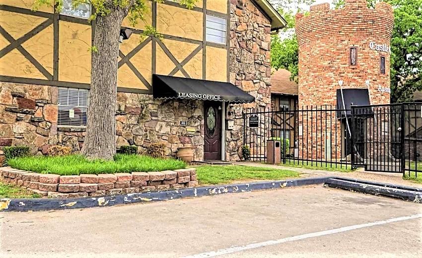 Castle Tower Apartments - Photo 3 of 19