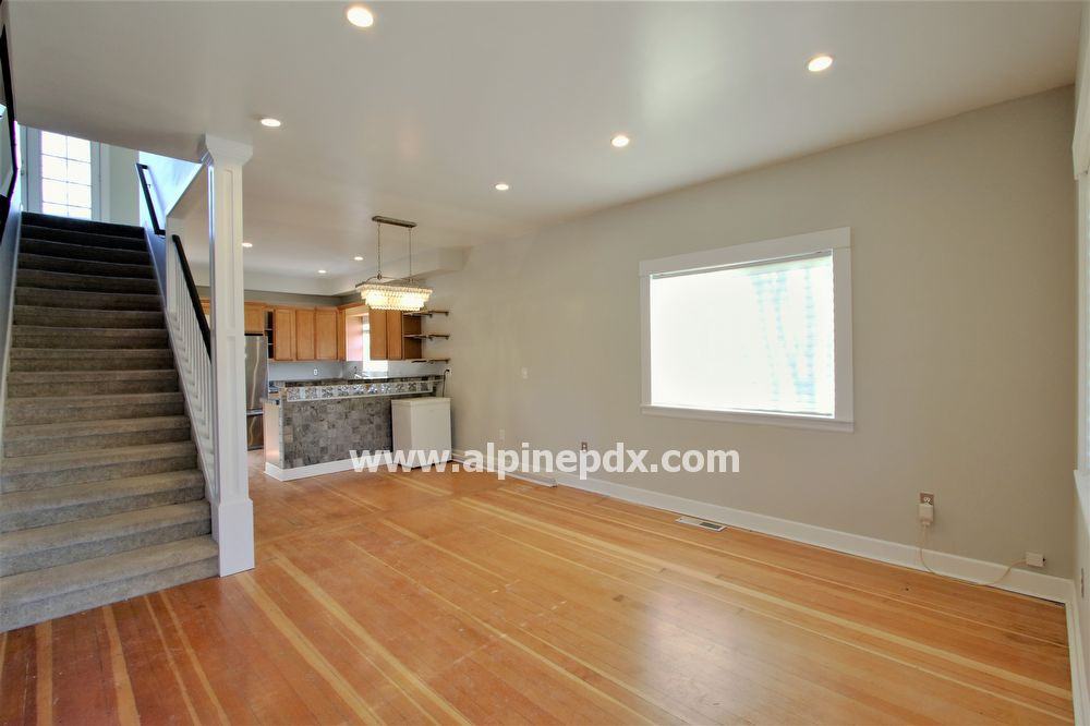 5804 N Borthwick Ave - Photo 2 of 10