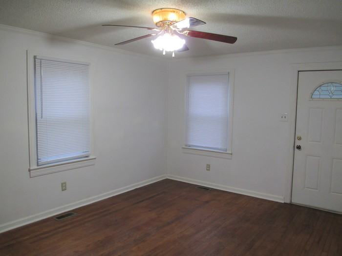 901 Carolina St - Photo 2 of 9