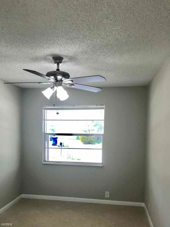 2520 NE 8th Terrace - Photo 2 of 7