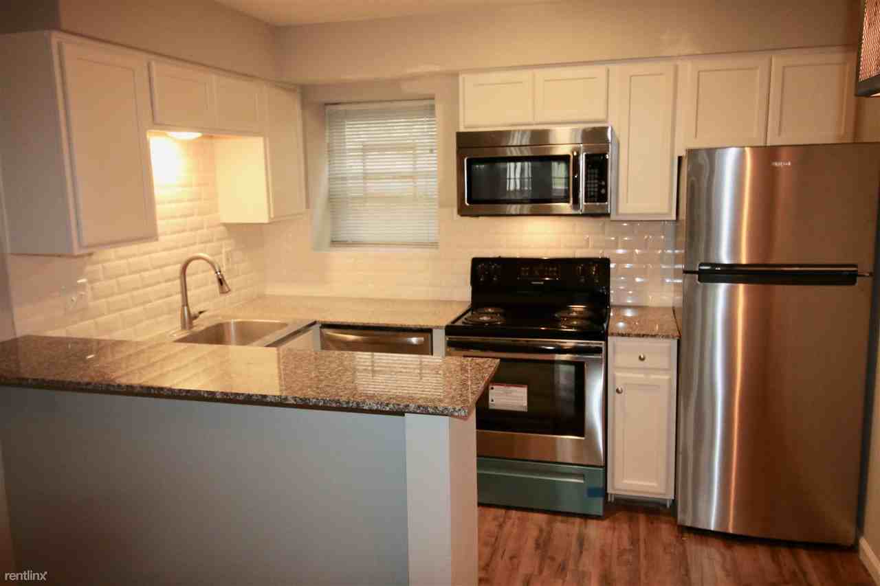La Bobbi Apartments - Photo 3 of 6