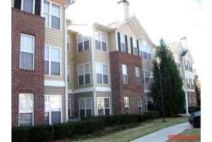 Lexington on the Green - Photo 2 of 4