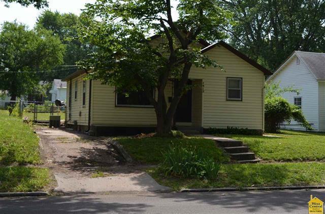 1413 S Grand Ave - Photo 2 of 9