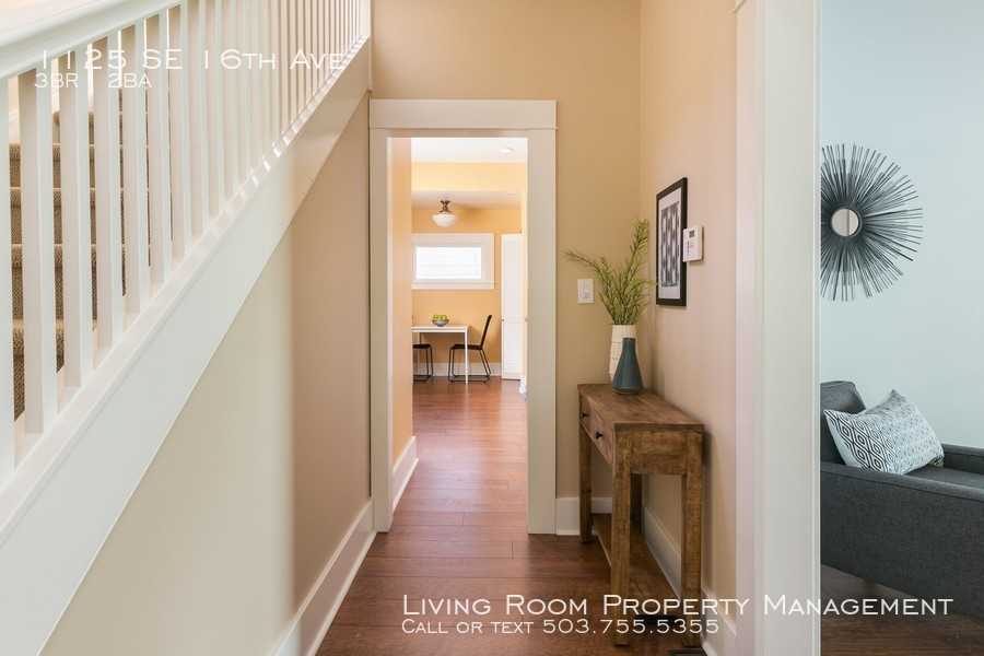 1125 Se 16th Ave - Photo 3 of 29