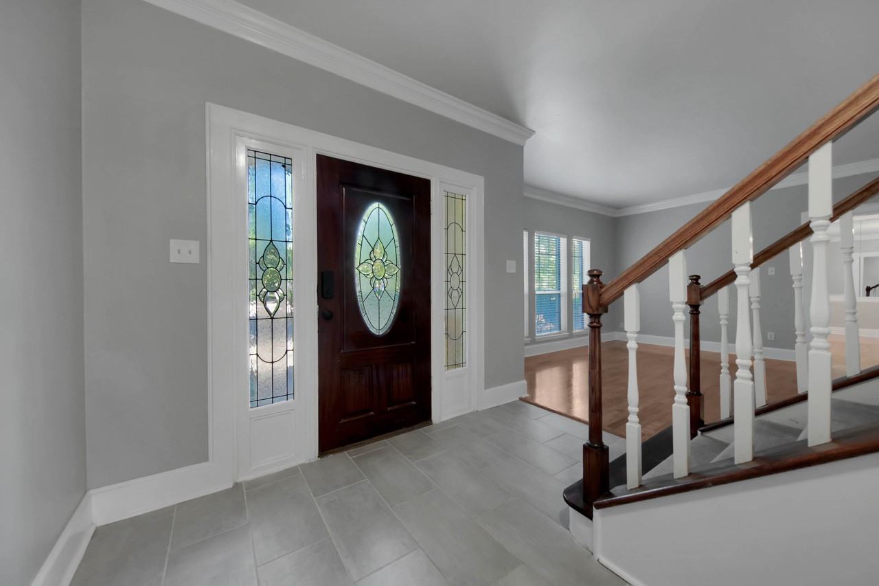 10802 Oak Hollow Street - Photo 2 of 49