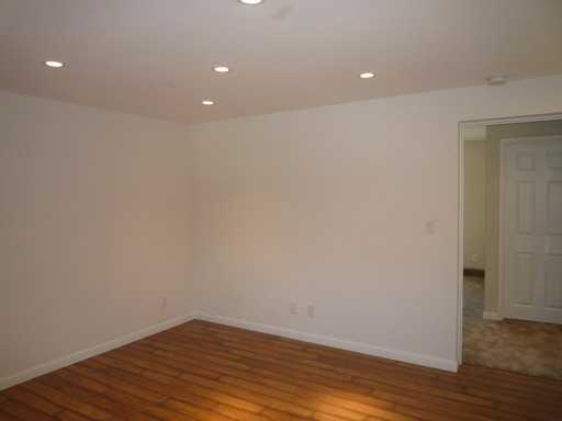 470 A St - Photo 3 of 8