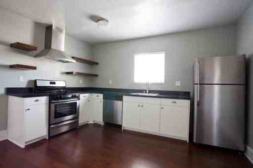 826 N Coronado St - Photo 2 of 8
