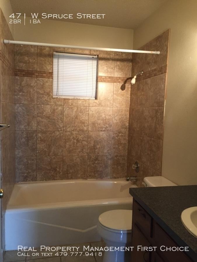 471 W Spruce St - Photo 3 of 13