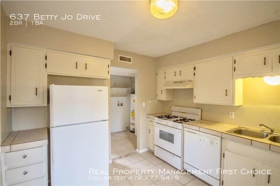 641 N Betty Jo Dr - Photo 3 of 7