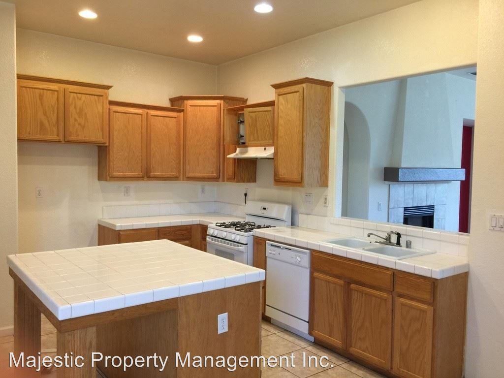 2430 Knollwood Ln - Photo 2 of 10