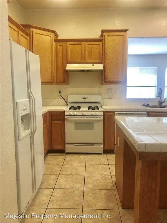 2430 Knollwood Ln - Photo 3 of 10