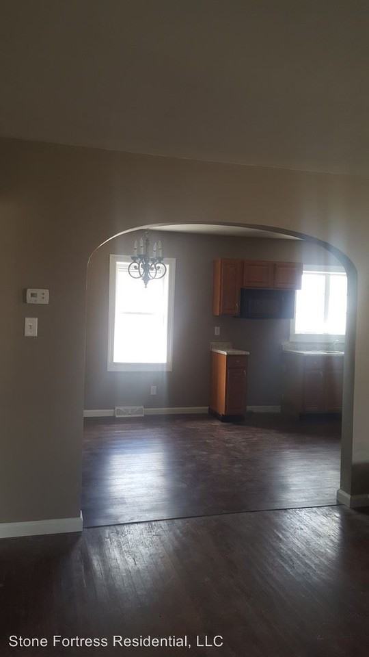 595 Hanover St - Photo 2 of 10
