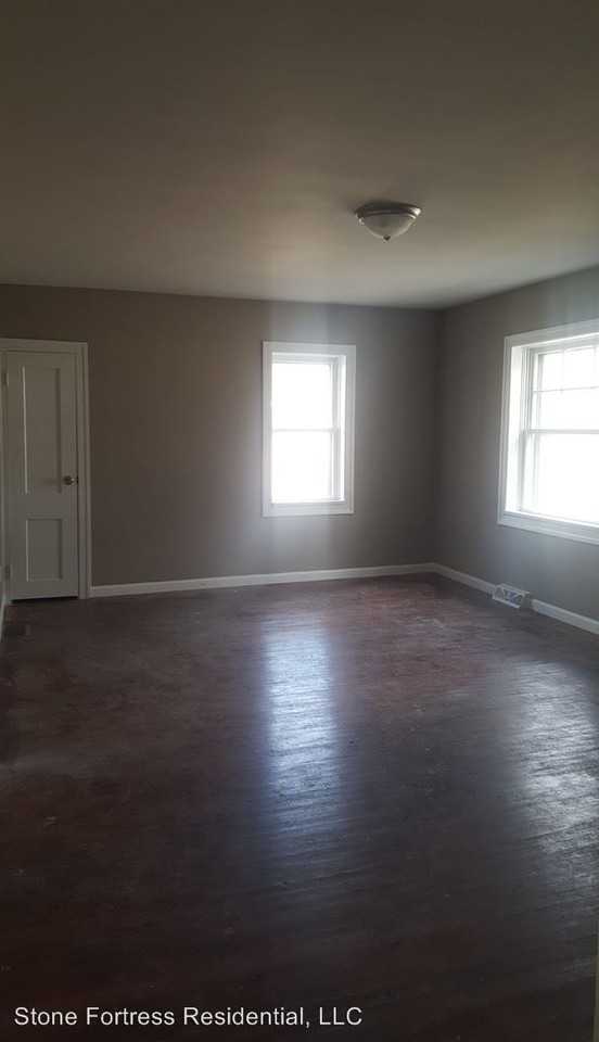 595 Hanover St - Photo 3 of 10