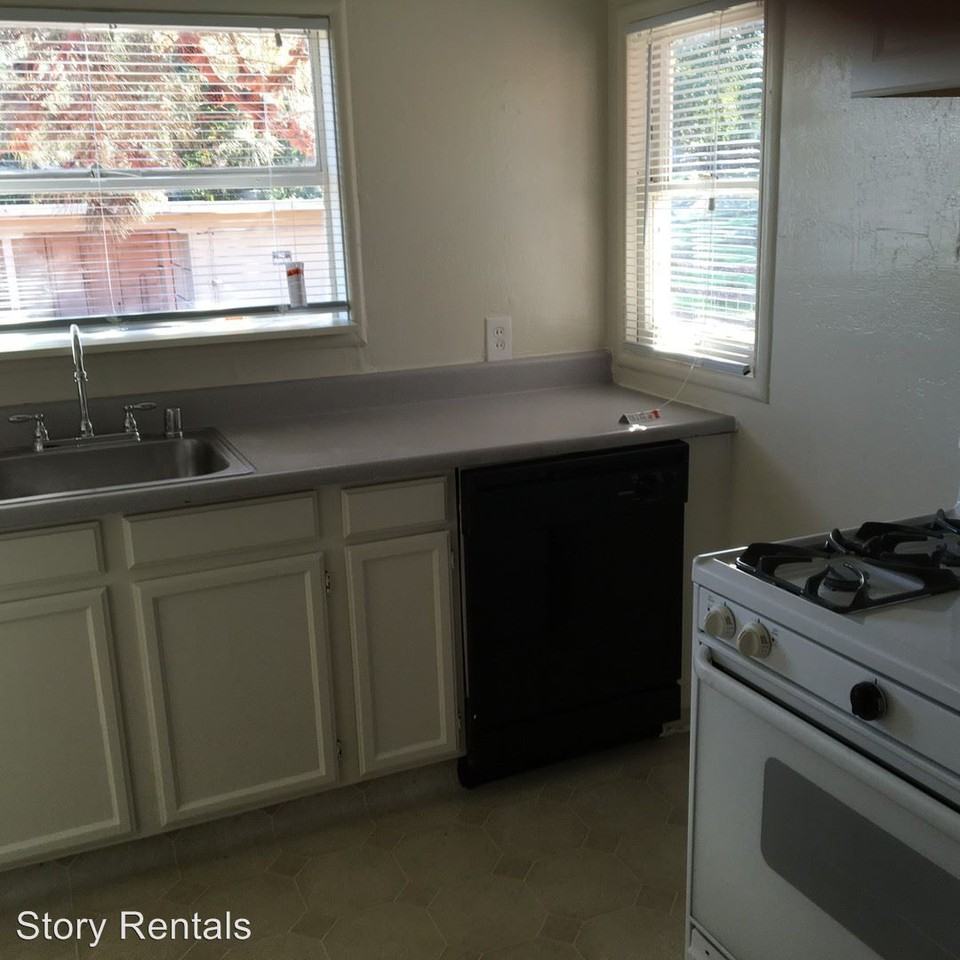 2037 E St - Photo 3 of 7