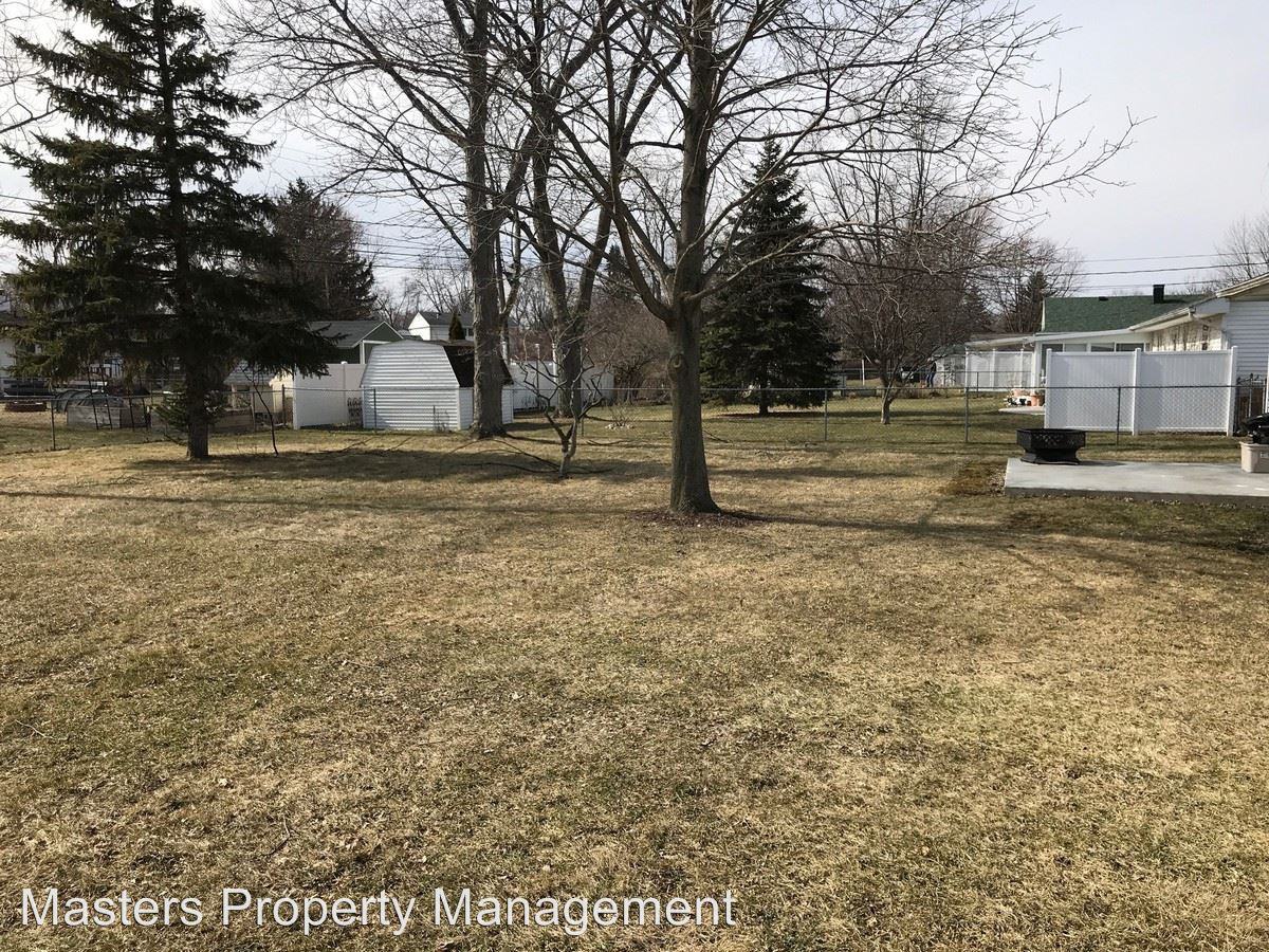 839 Liberty Dr - Photo 3 of 21