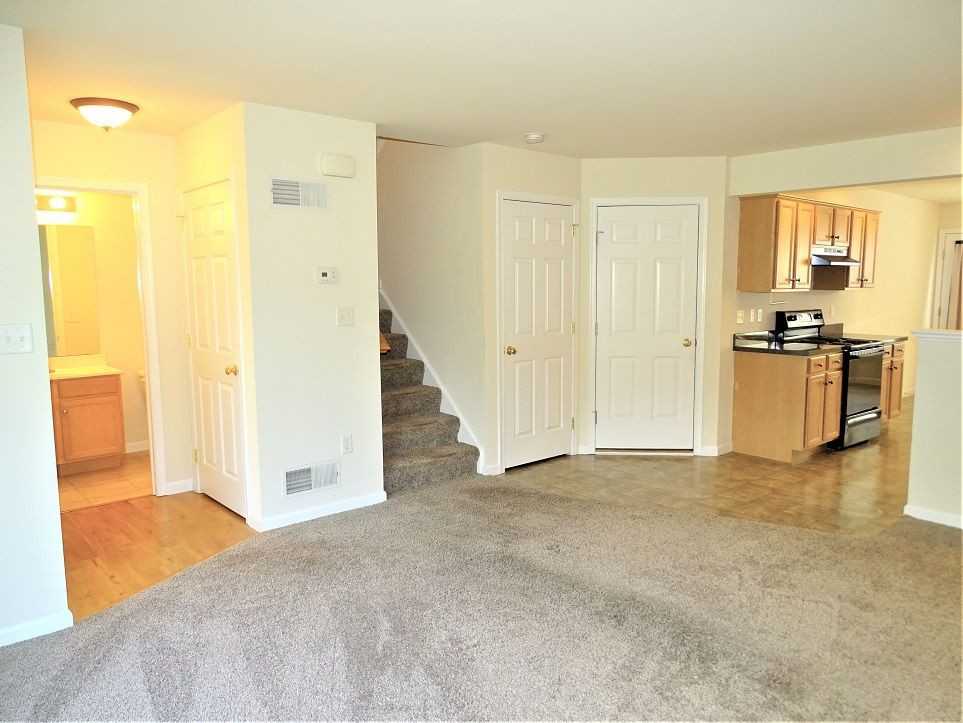 31 Broderick Ct - Photo 3 of 13