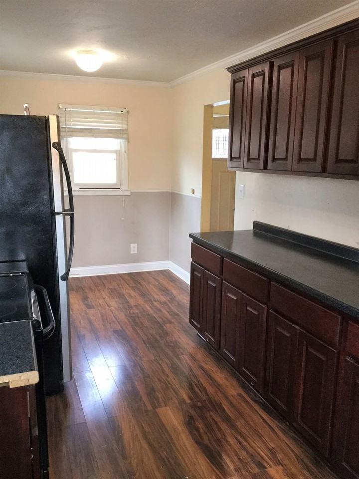 9756 Graham Dr NE - Photo 2 of 8