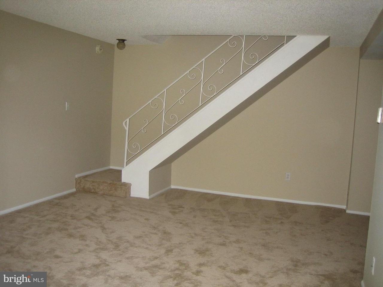 2091 Harbour Dr - Photo 2 of 7