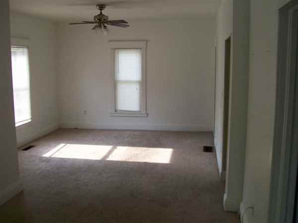 108 N Maple St - Photo 3 of 4