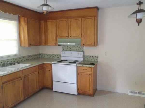 604 Lark Dr Duplexes - Photo 3 of 5