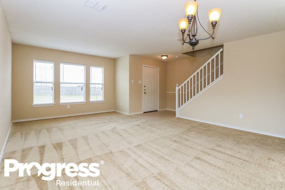 2209 Mainsail Ln - Photo 2 of 18