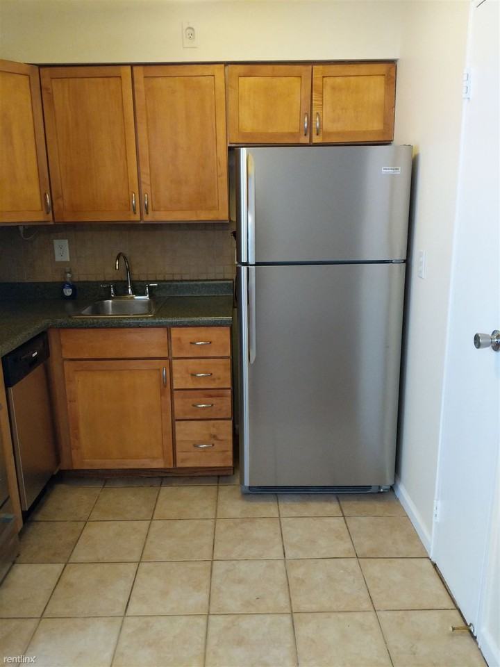 17 68th St - Photo 2 of 9