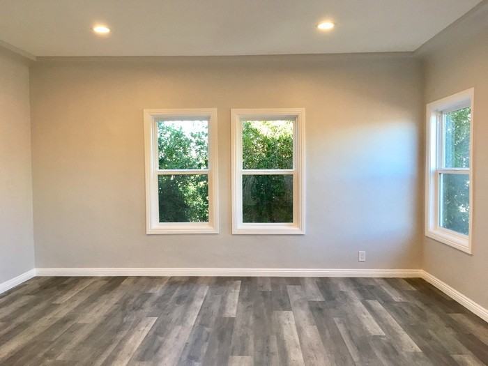 2152 Locust Ave - Photo 3 of 15