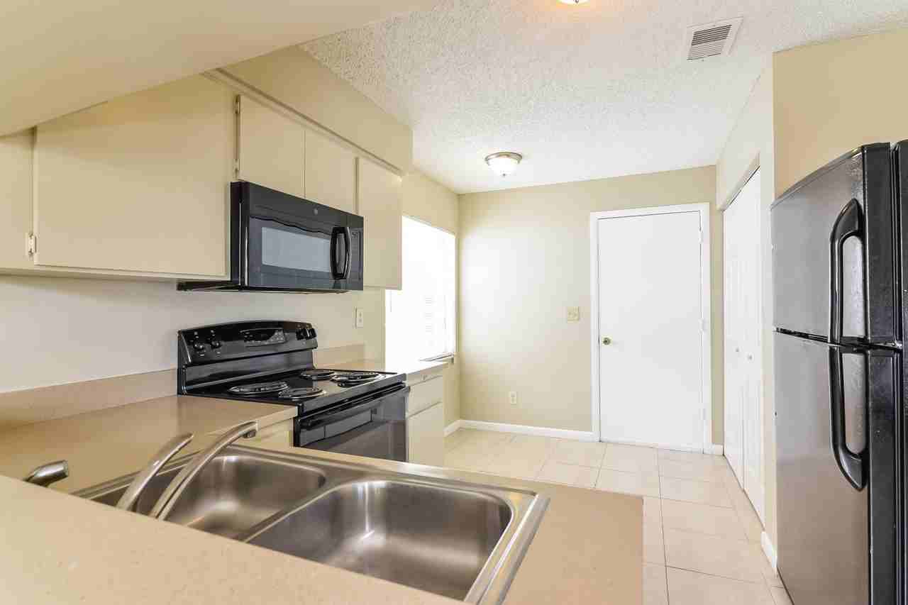 1415 Topsail Pl - Photo 2 of 9