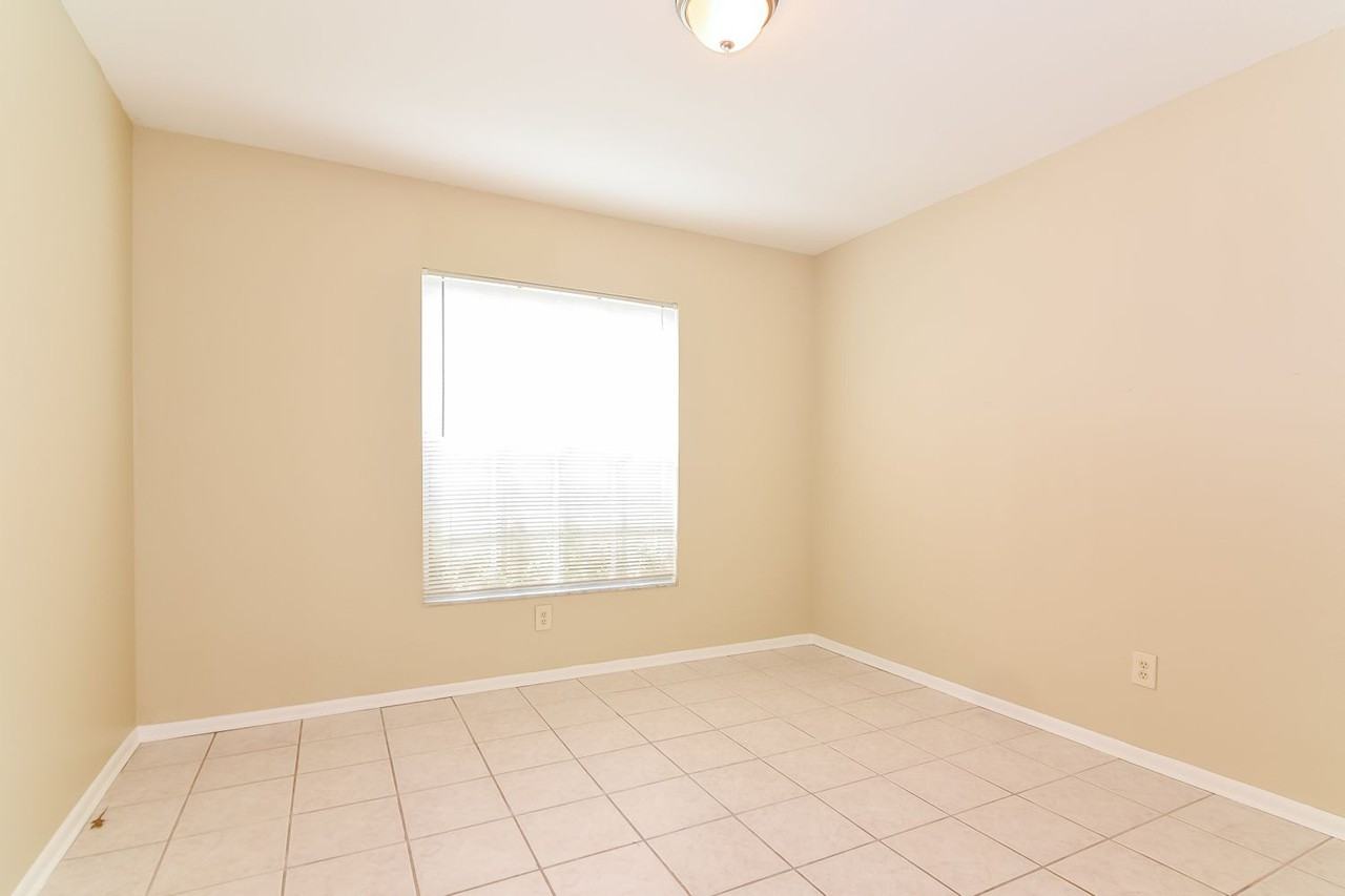 1415 Topsail Pl - Photo 3 of 9