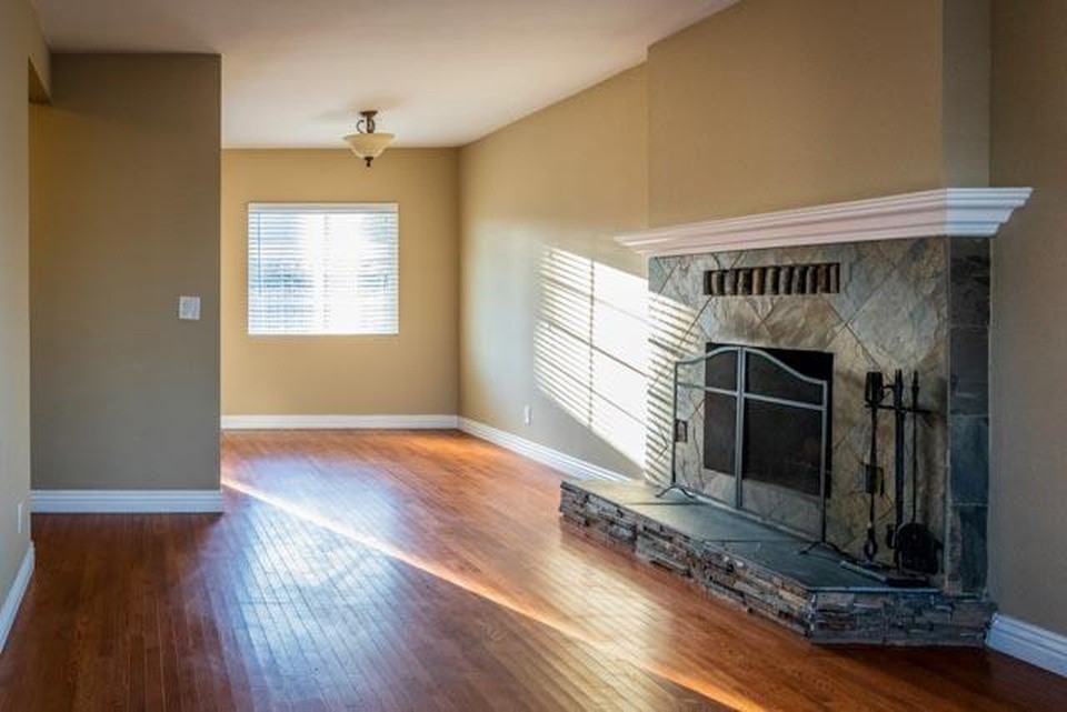 22309 Normandie Ave - Photo 3 of 18