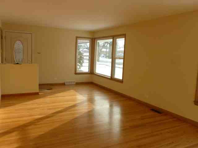 7915 Massasoit Ave - Photo 3 of 16