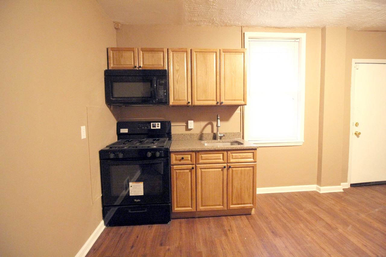 1218 Hanson St - Photo 3 of 5