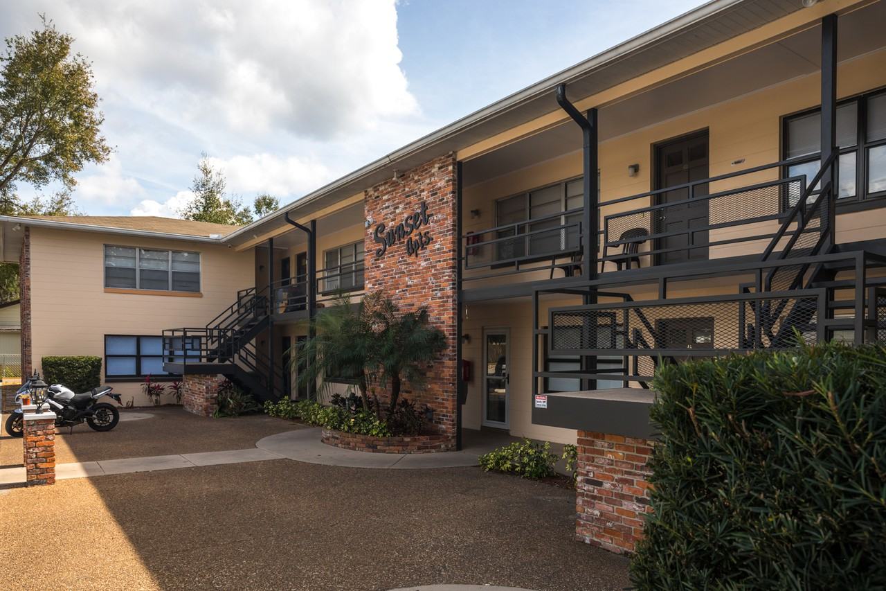 710 Avenue C SW - Photo 2 of 15