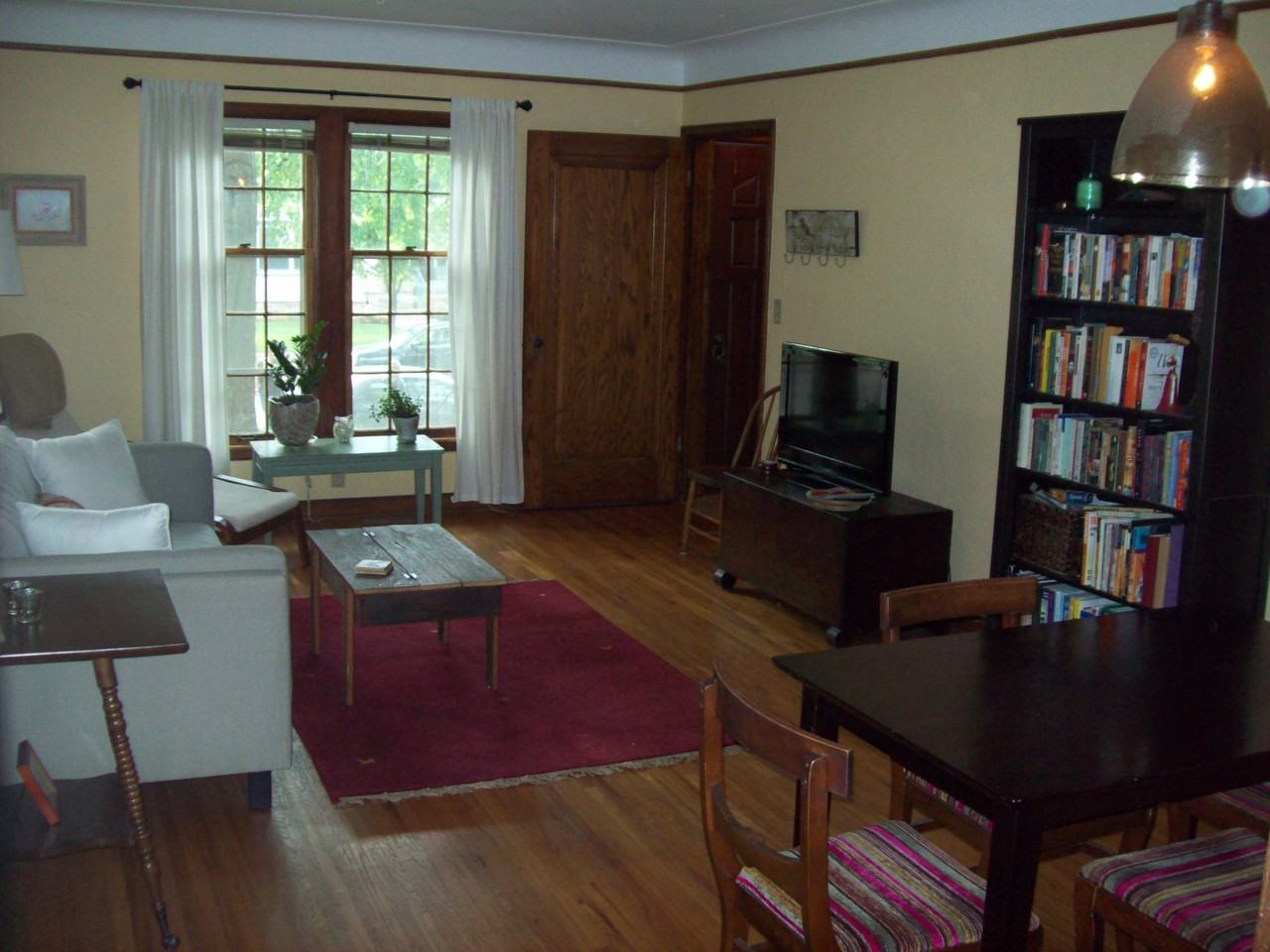 423 Thomas Ave S - Photo 2 of 4