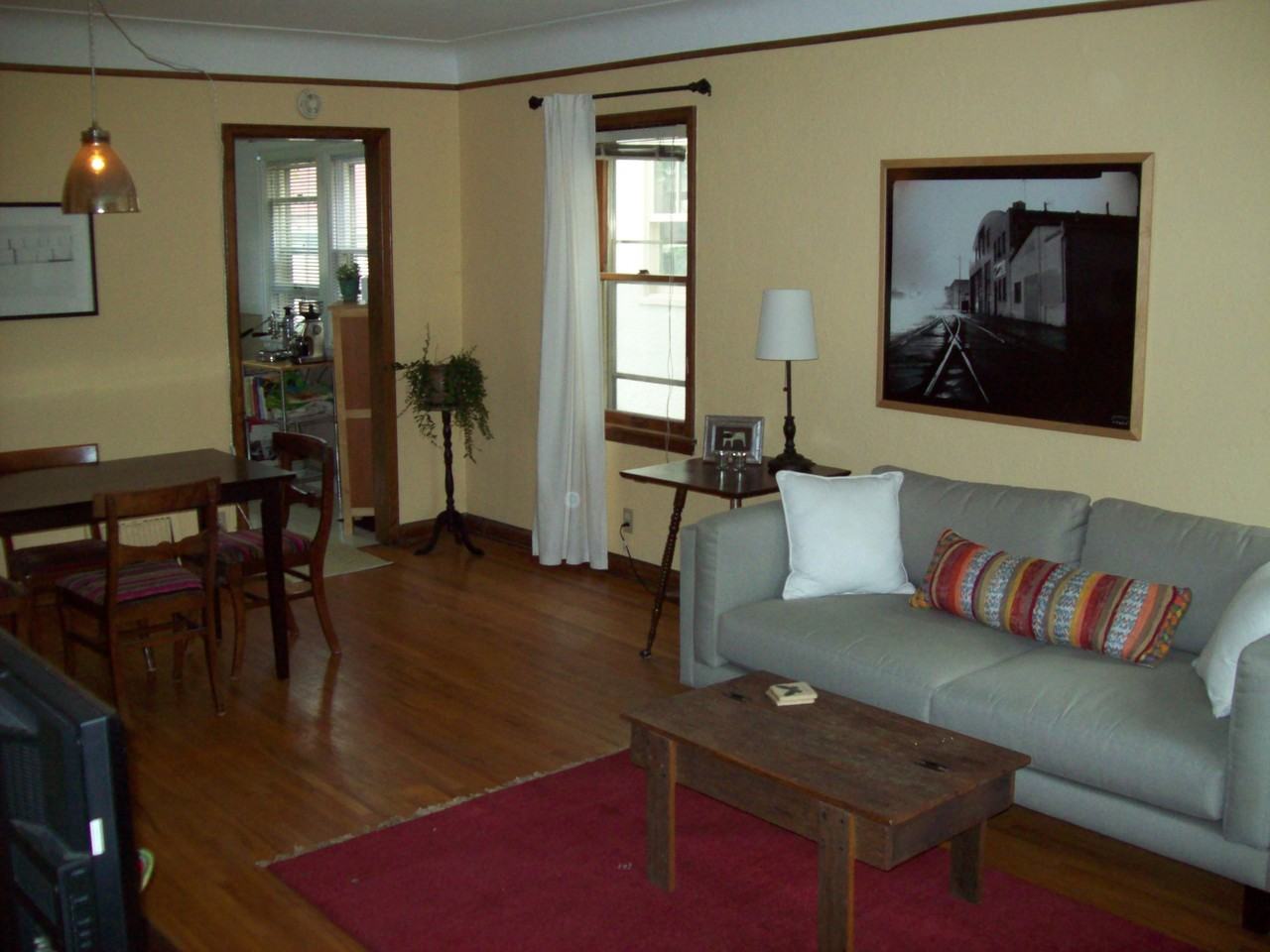 423 Thomas Ave S - Photo 3 of 4