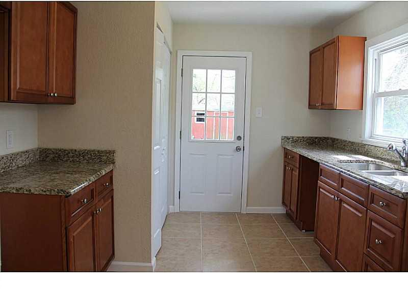 621 Augusta St - Photo 2 of 6