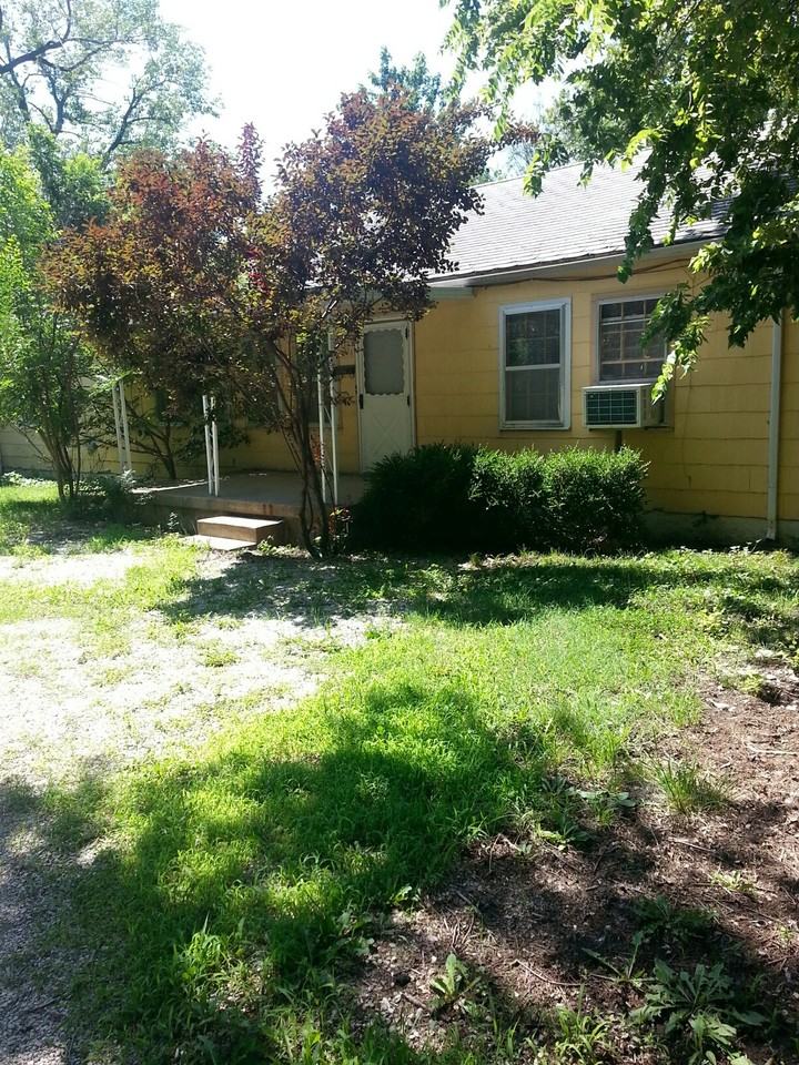 1134 S Terrace Dr, Wichita, KS 67218 1 Bedroom Apartment for 295/month