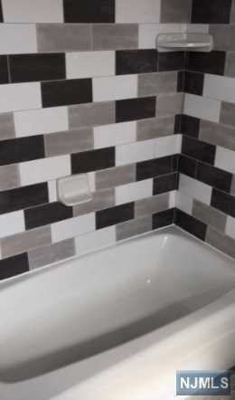 32 Tuscarora St #2 - Photo 2 of 10