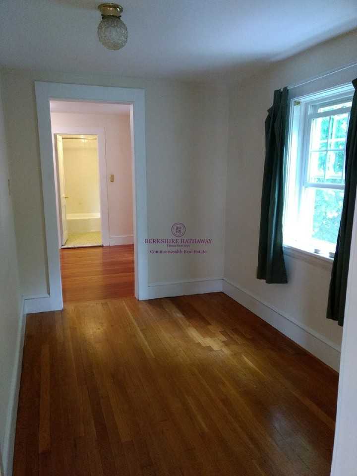 36 Shirley St - Photo 3 of 11