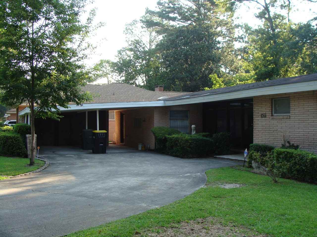 4744 Fairfax Dr - Photo 3 of 20